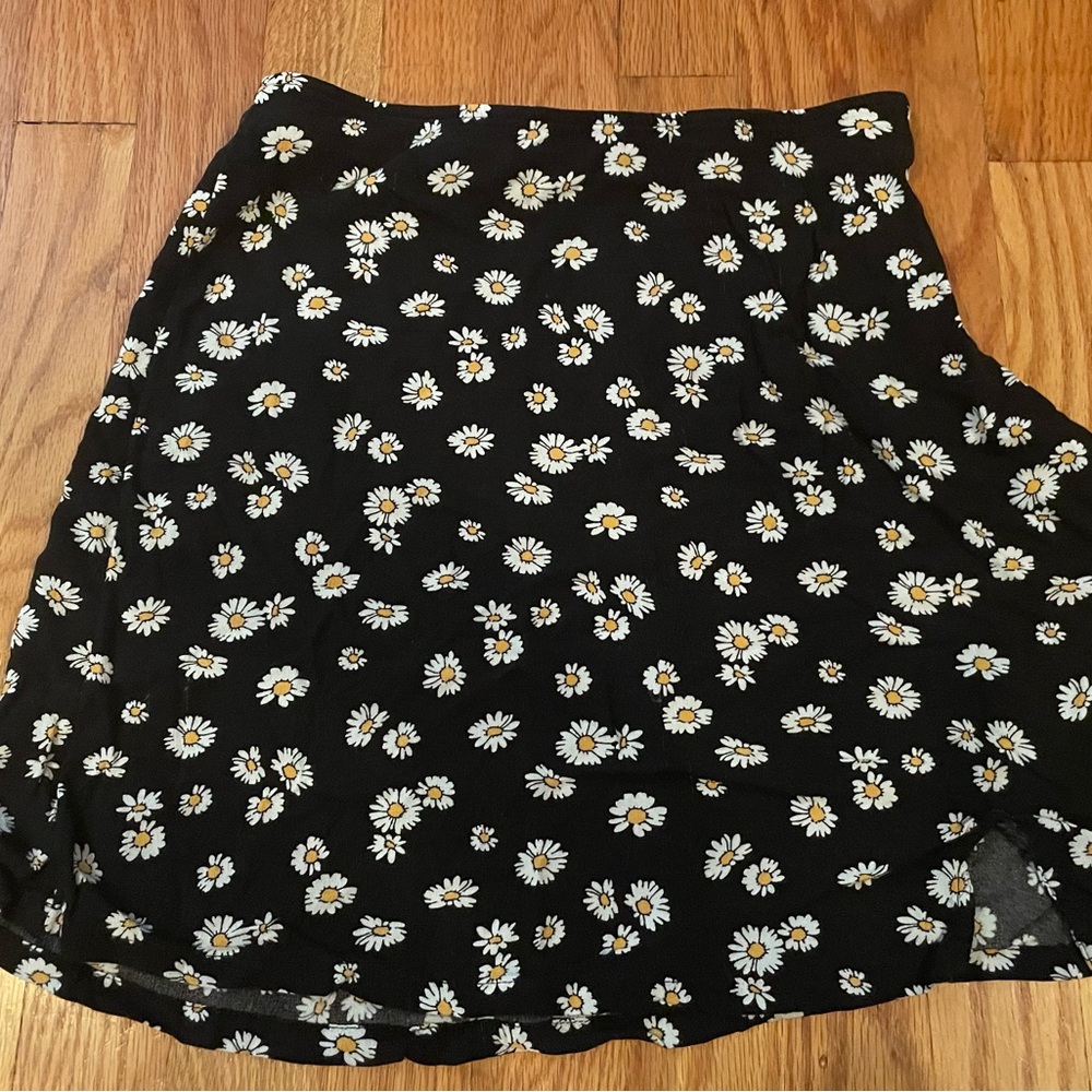 Daisy pattern cotton skirt from Hollister